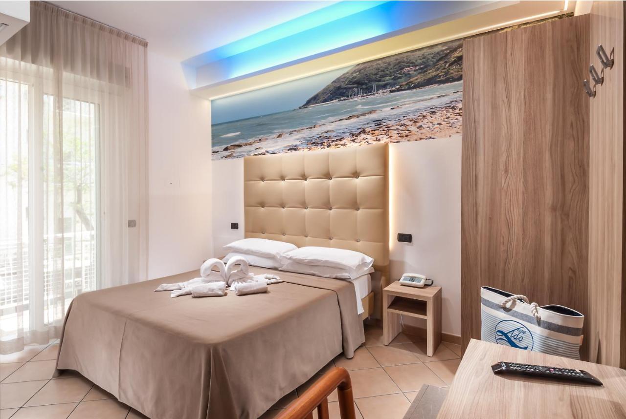 Hotel Lido Cattolica Buitenkant foto