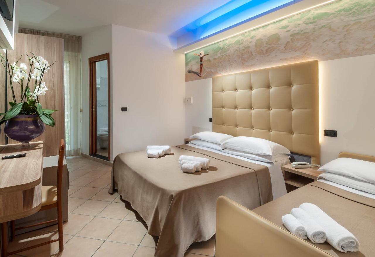 Hotel Lido Cattolica Buitenkant foto